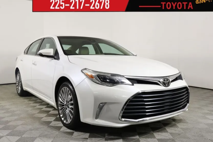 2017 Toyota Avalon Limited photo 1