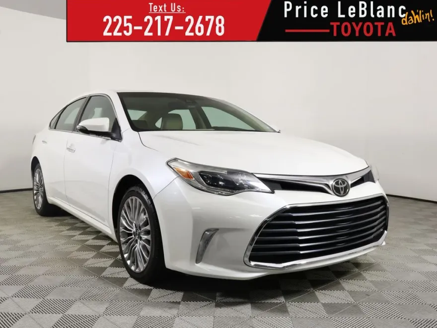 2017 Toyota Avalon Limited photo 1
