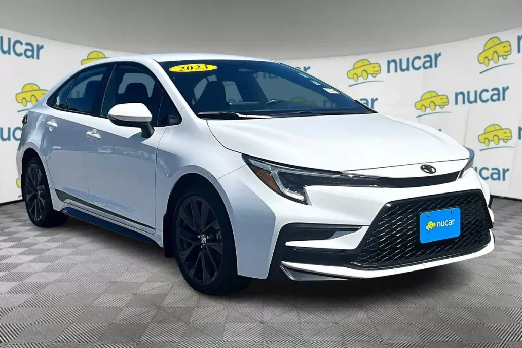 2023 Toyota Corolla SE photo 1