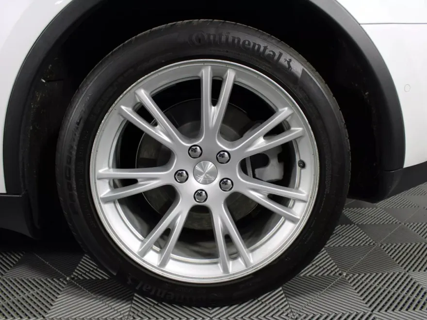 2020 Tesla Model Y Long Range photo 31