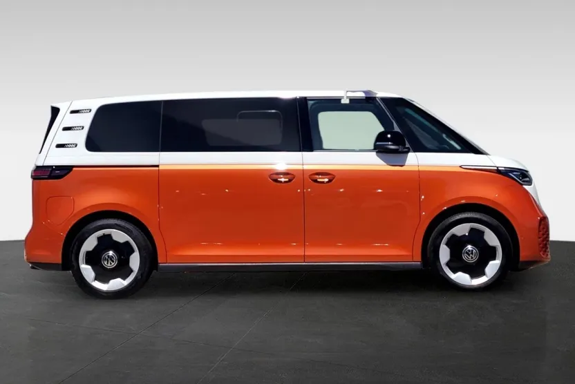2025 Volkswagen ID. Buzz Pro Plus photo 1