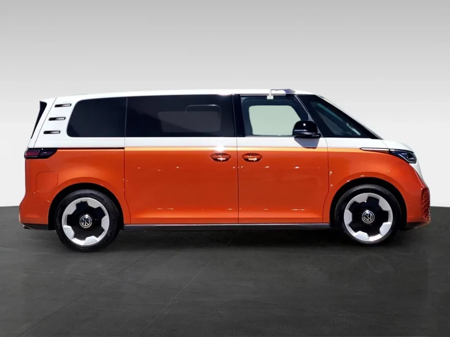 2025 Volkswagen ID. Buzz Pro Plus photo 1