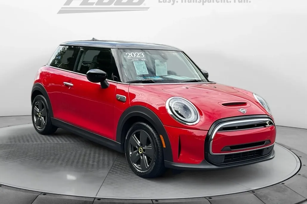 2023 Mini Cooper SE Hardtop photo 1