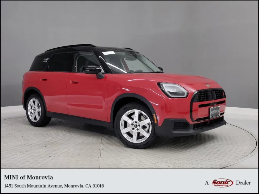 2025 Mini Countryman Iconic photo 1