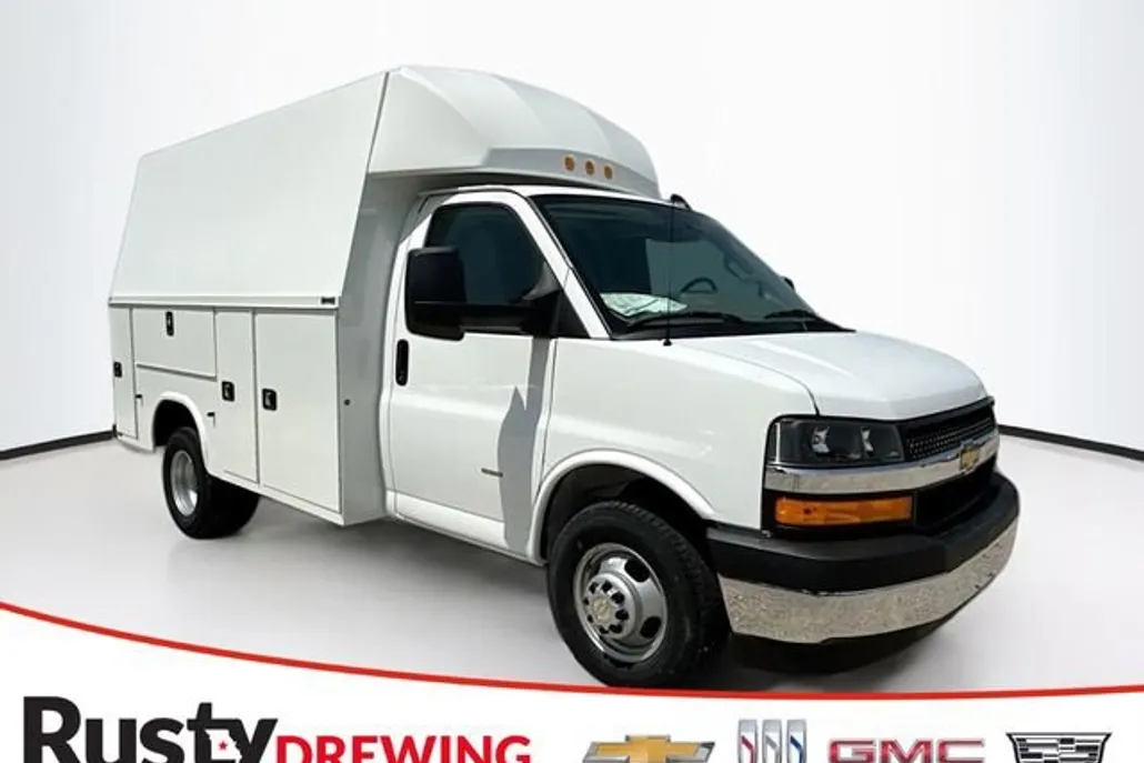 2024 Chevrolet Express Cutaway 3500 Work photo 1