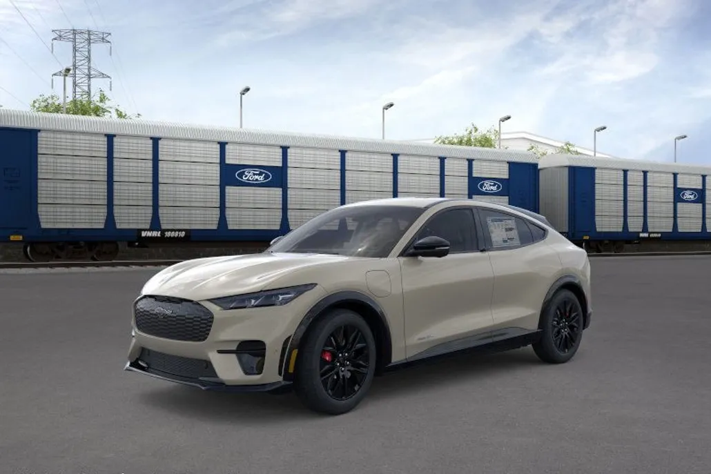 2025 Ford Mustang Mach-E Premium photo 1