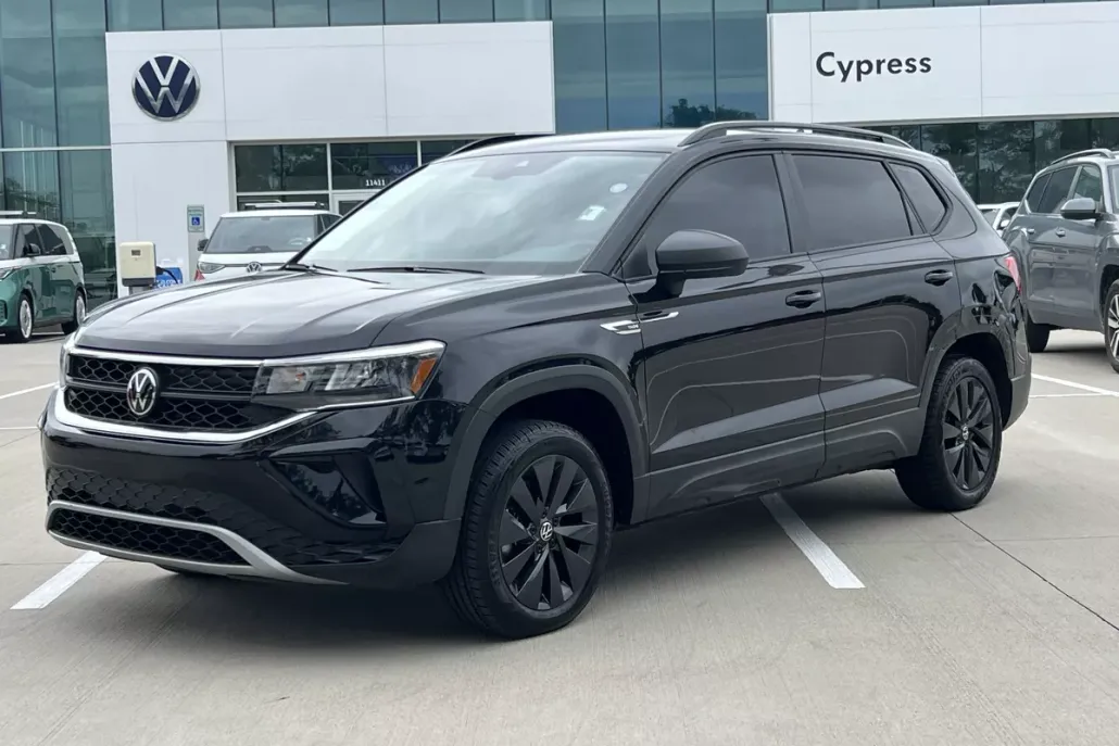 2024 Volkswagen Taos S photo 1