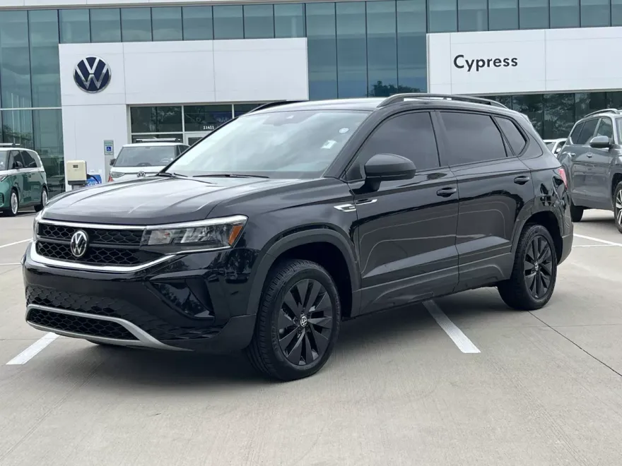 2024 Volkswagen Taos S photo 1