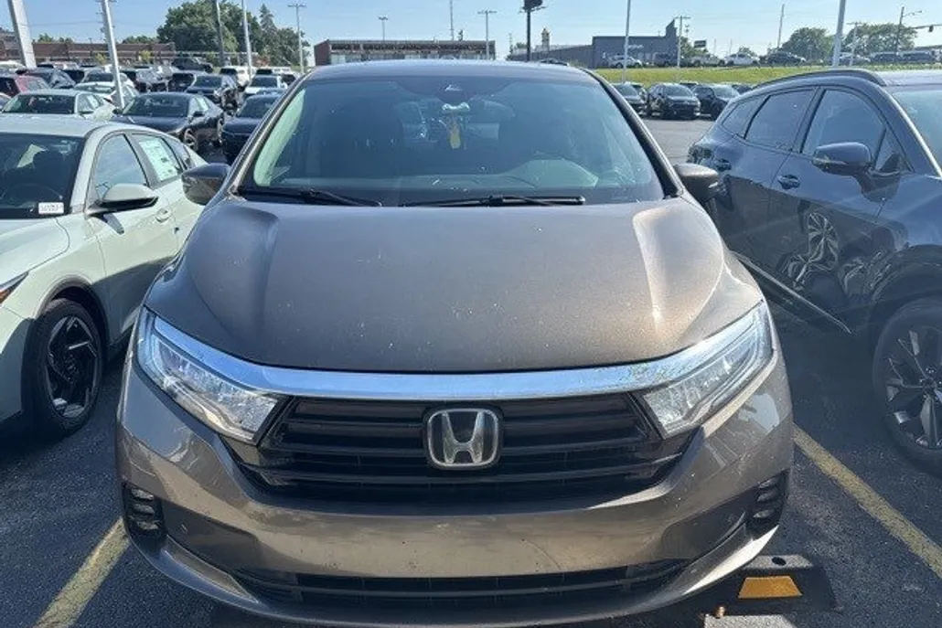 2023 Honda Odyssey Touring photo 1