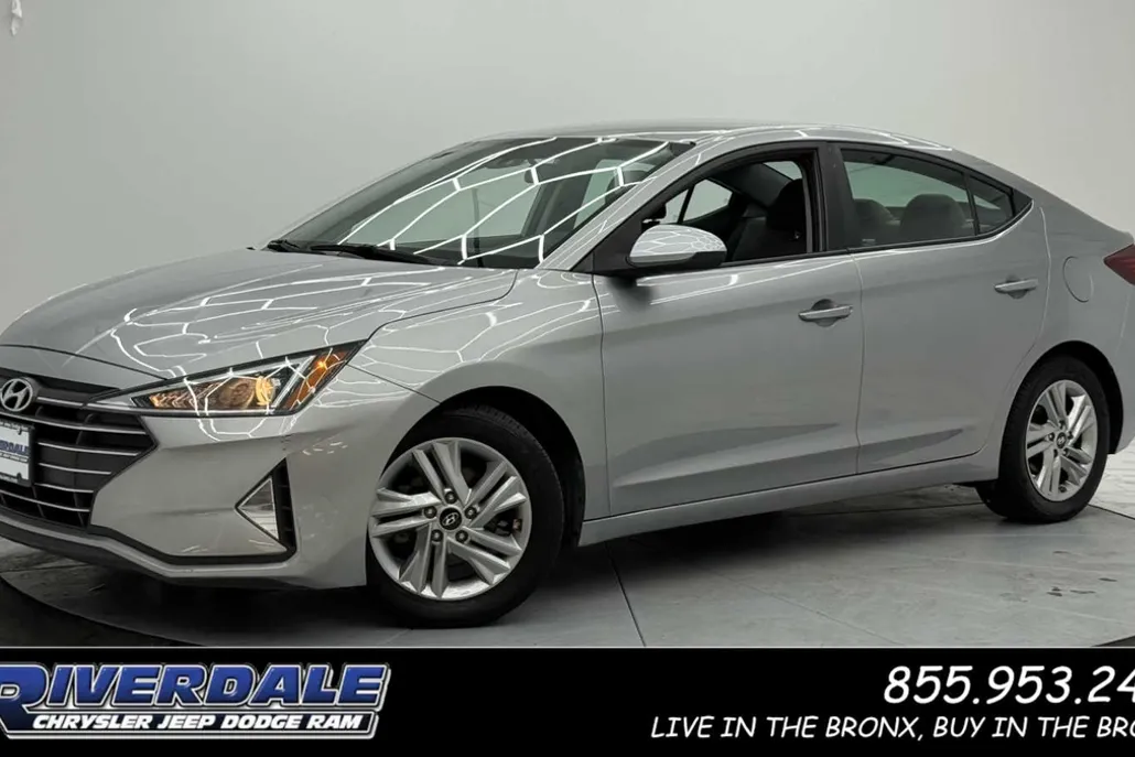 2020 Hyundai Elantra SEL photo 1