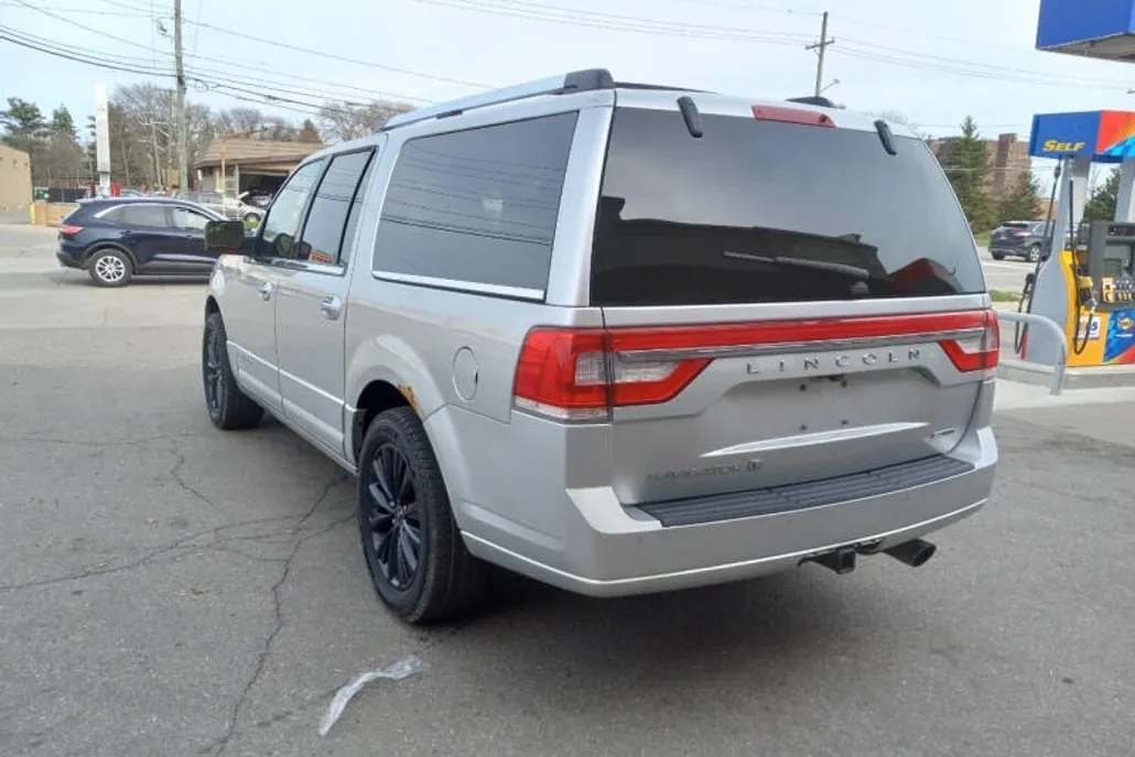 2016 Lincoln Navigator Select photo 1