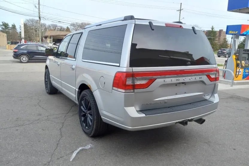2016 Lincoln Navigator Select photo 1