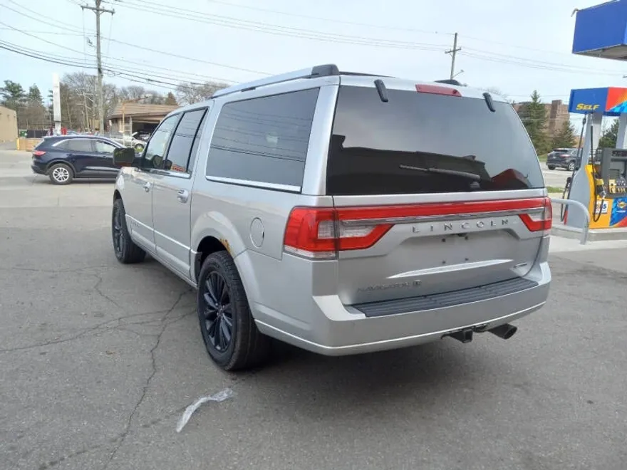 2016 Lincoln Navigator Select photo 1