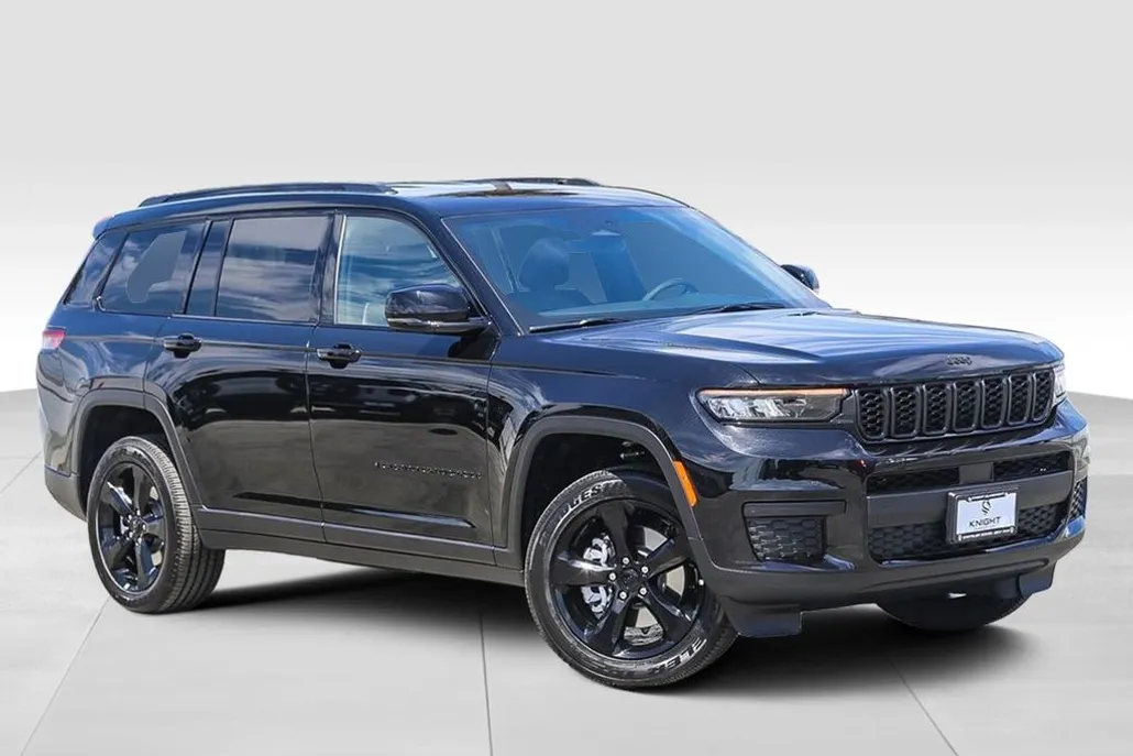 2025 Jeep Grand Cherokee Laredo Altitude photo 1