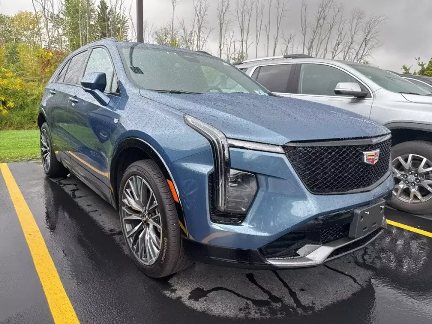 2025 Cadillac XT4 Sport photo 1
