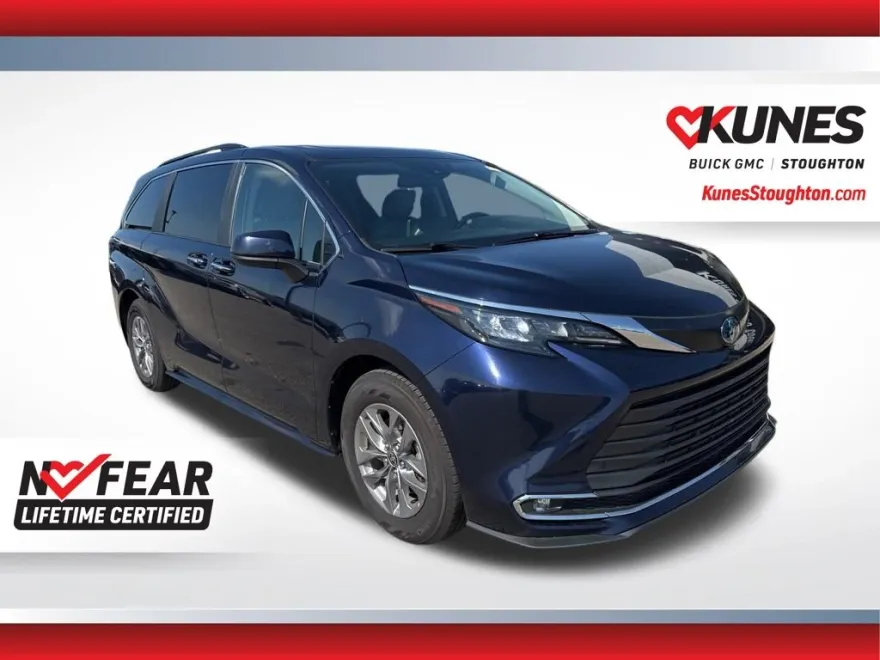 2024 Toyota Sienna XLE photo 1