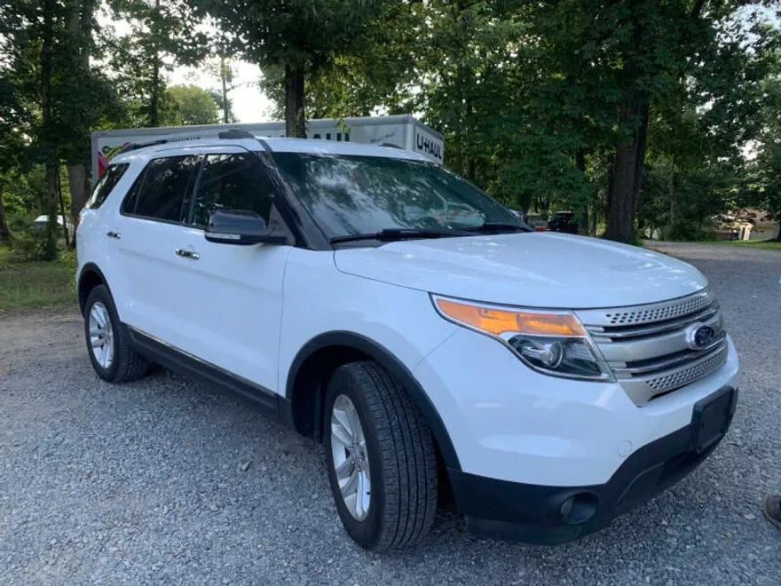 2013 Ford Explorer XLT photo 1