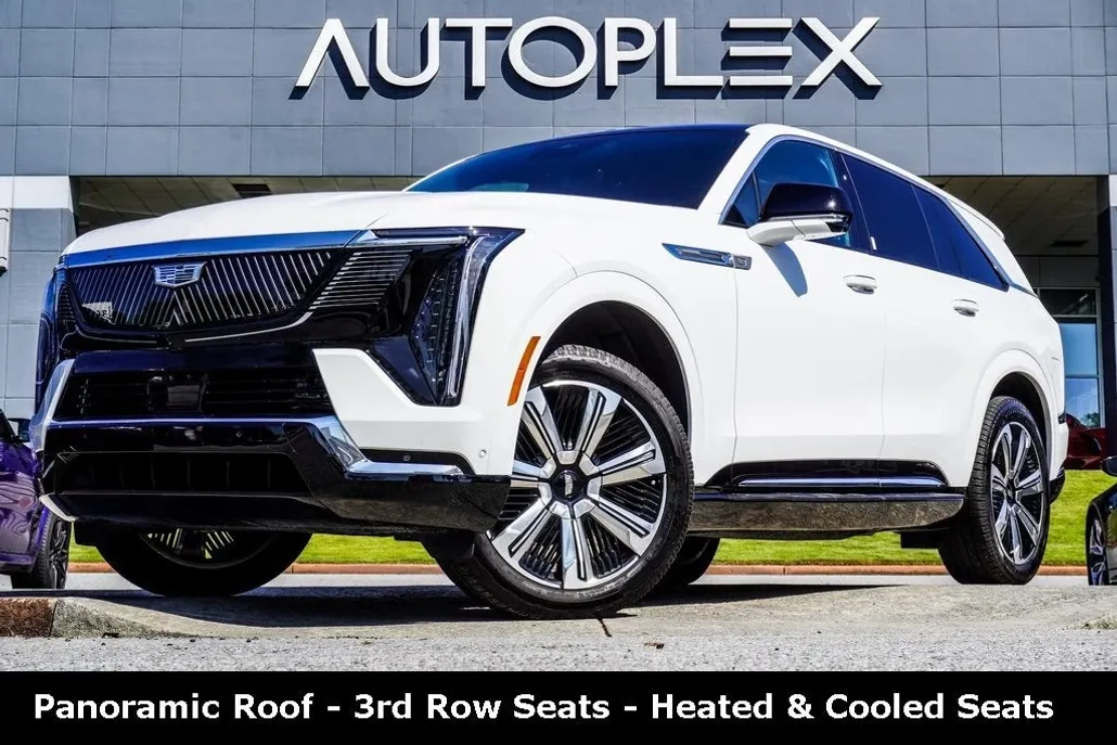 2025 Cadillac Escalade IQ Luxury photo 1