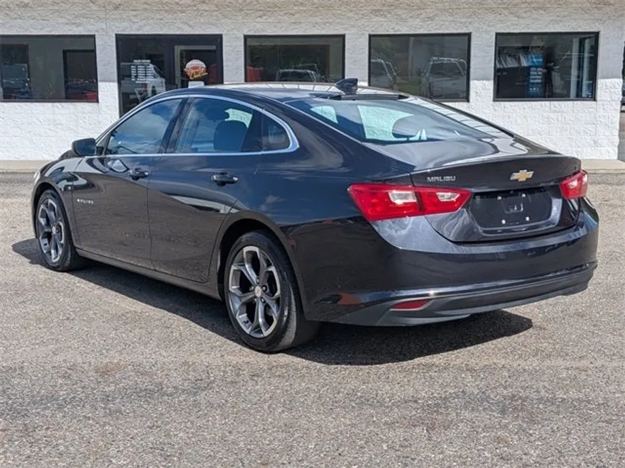 2023 Chevrolet Malibu 1LT photo 1