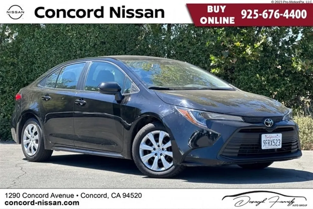 2023 Toyota Corolla LE photo 1