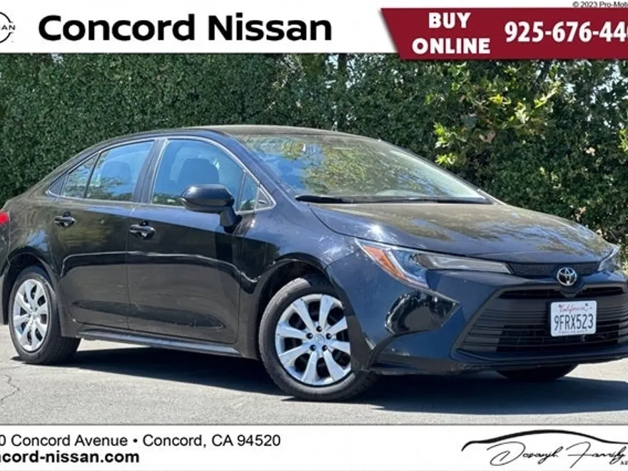 2023 Toyota Corolla LE photo 1
