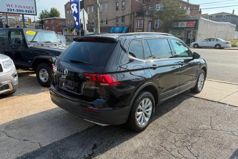 2019 Volkswagen Tiguan S photo 1