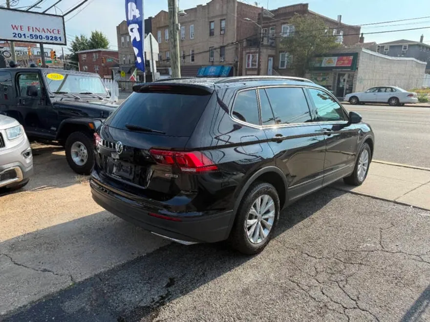 2019 Volkswagen Tiguan S photo 1