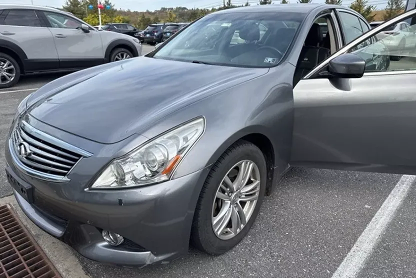 2013 Infiniti G37 photo 1