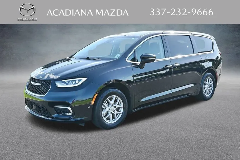 2024 Chrysler Pacifica Touring L photo 1