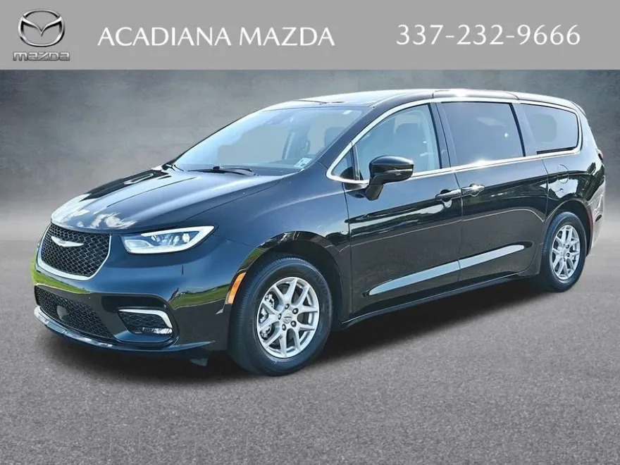 2024 Chrysler Pacifica Touring L photo 1