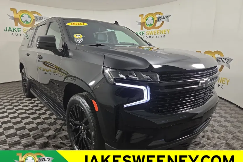2023 Chevrolet Suburban RST photo 1