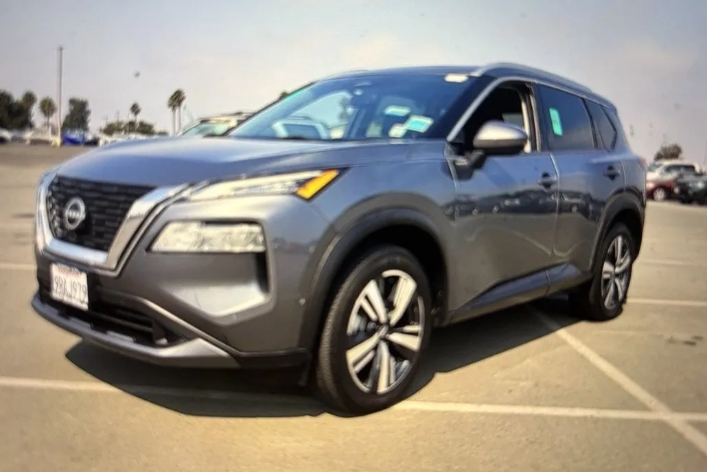 2023 Nissan Rogue SL photo 1
