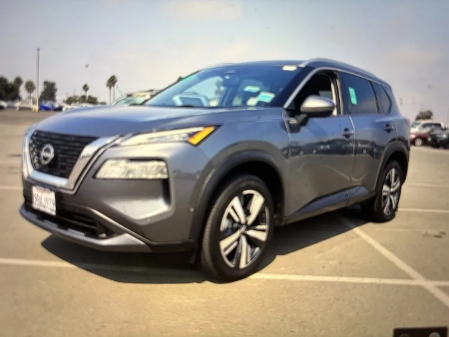 2023 Nissan Rogue SL photo 1