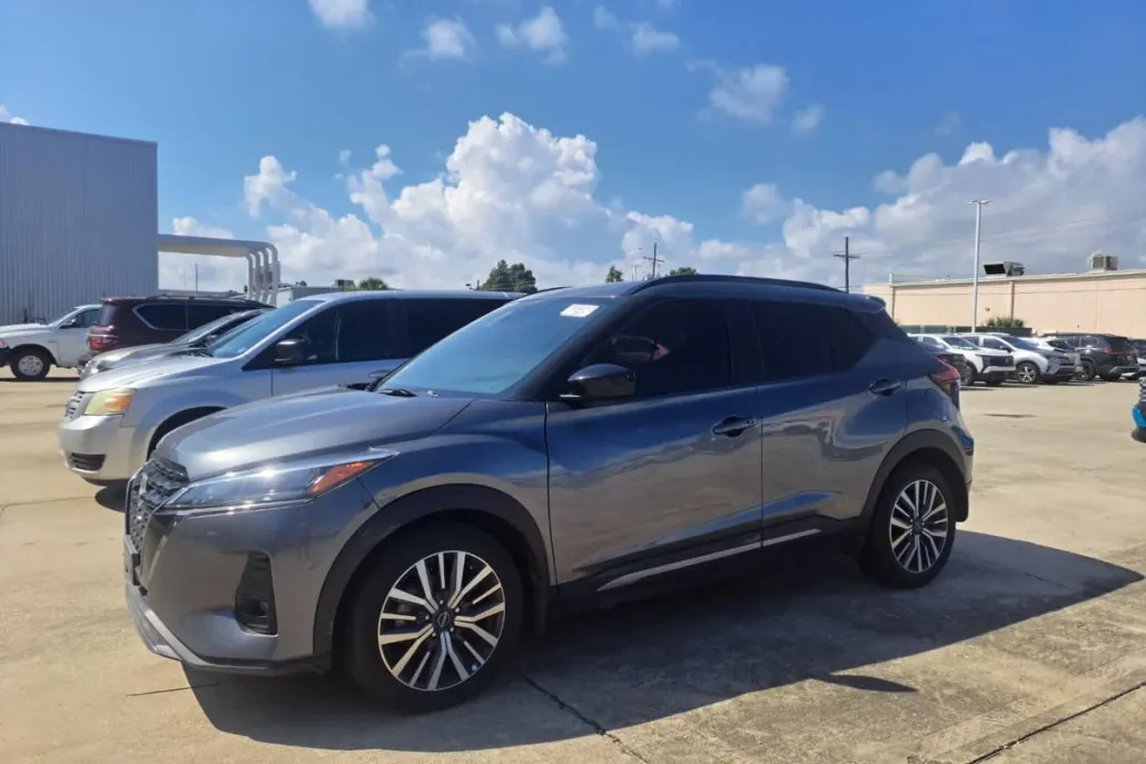 2024 Nissan Kicks SR photo 1