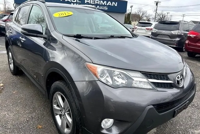 2015 Toyota RAV4 XLE photo 1