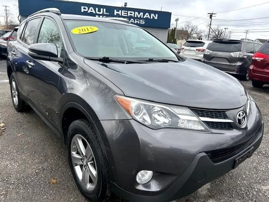 2015 Toyota RAV4 XLE photo 1
