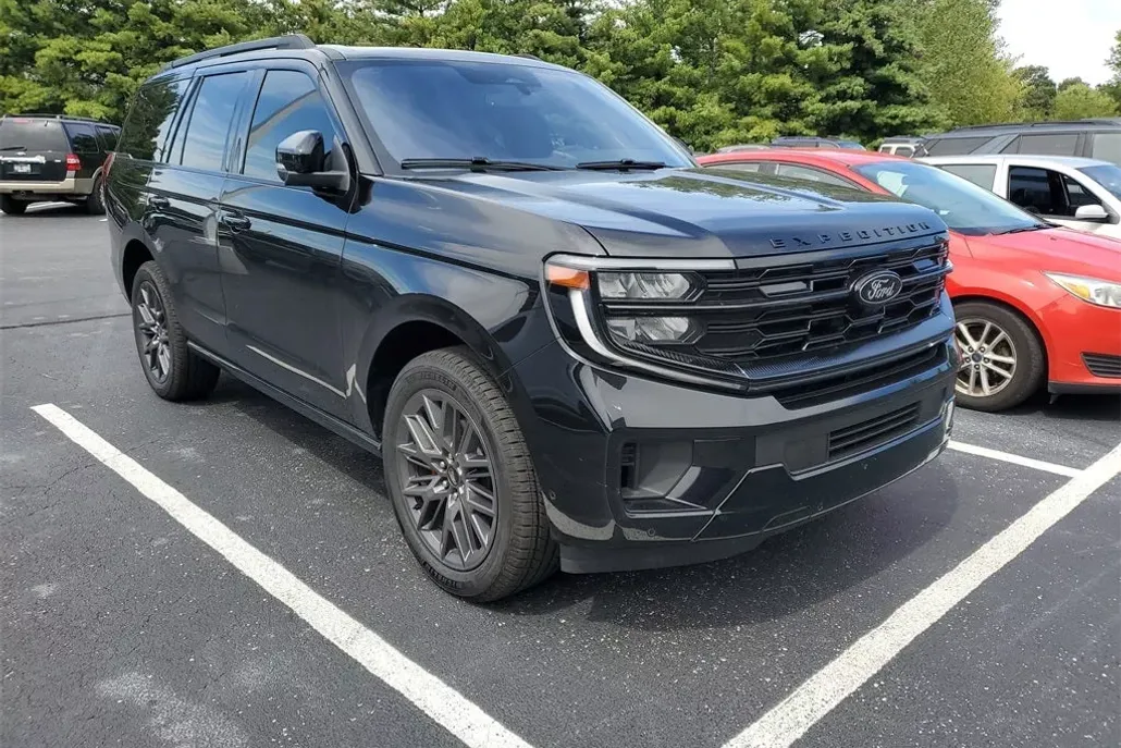 2025 Ford Expedition Platinum photo 1