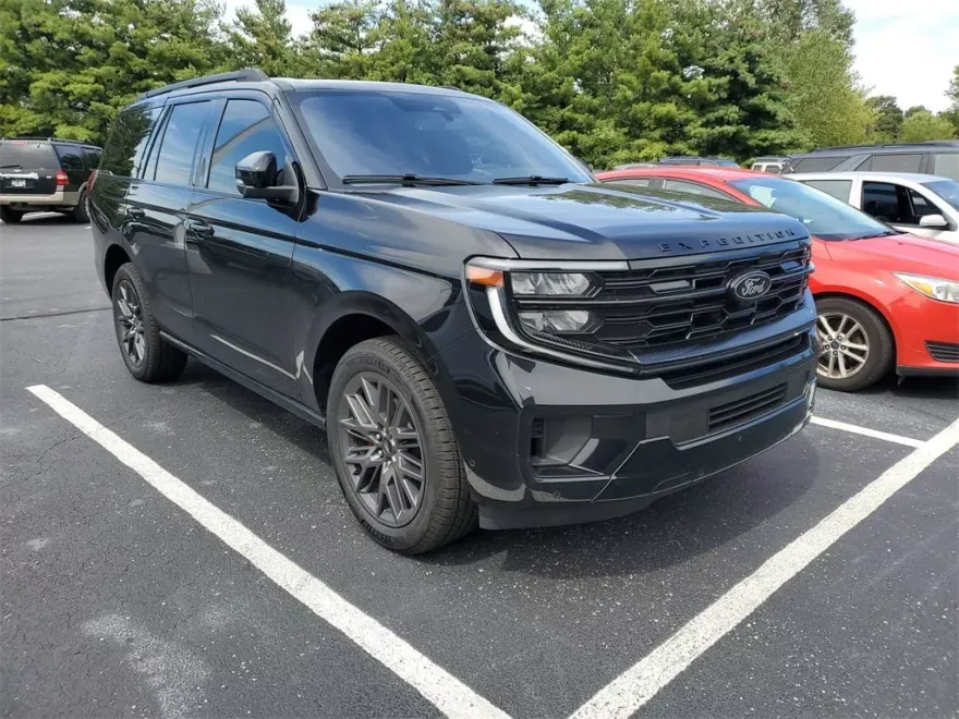 2025 Ford Expedition Platinum photo 1