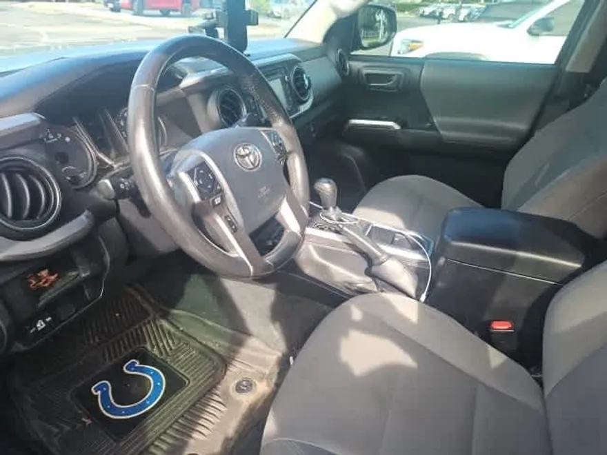 2016 Toyota Tacoma SR5 photo 1
