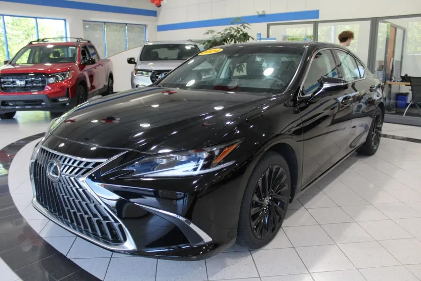 2024 Lexus ES 300h Ultra Luxury photo 1