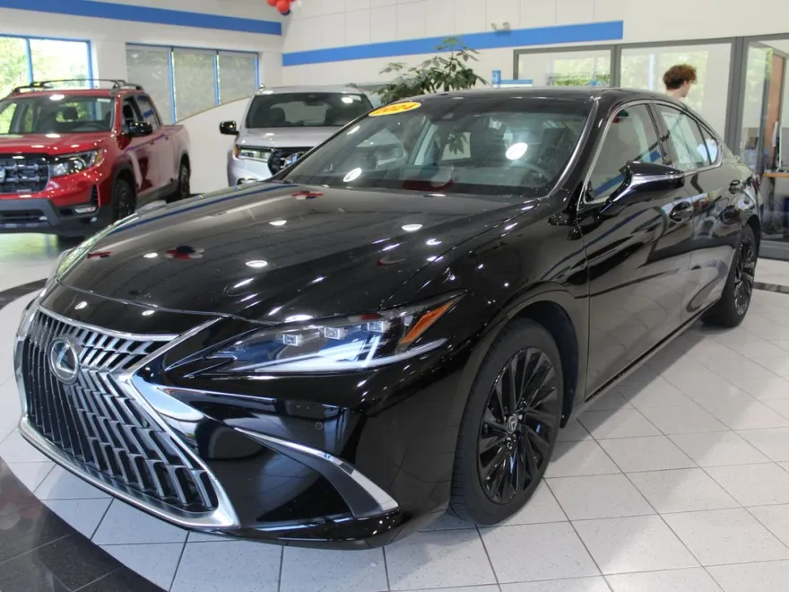 2024 Lexus ES 300h Ultra Luxury photo 1