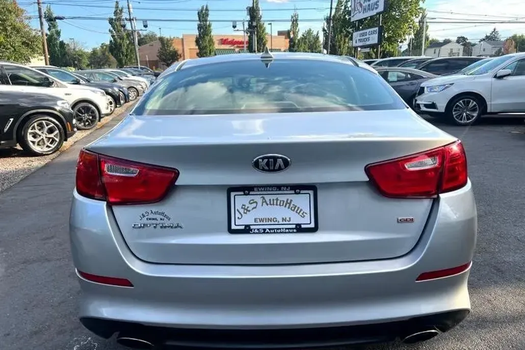 2015 Kia Optima LX photo 1
