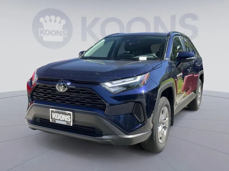2025 Toyota RAV4 XLE photo 1