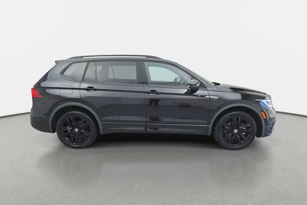2022 Volkswagen Tiguan SE R-Line Black photo 1