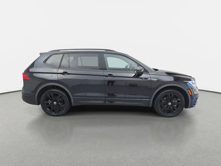 2022 Volkswagen Tiguan SE R-Line Black photo 1