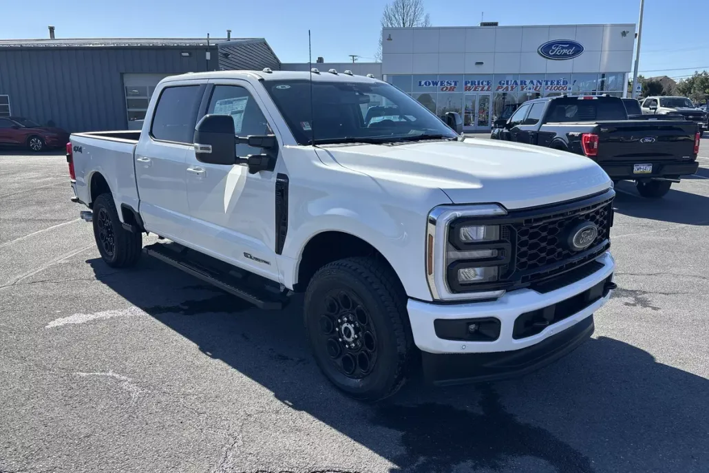 2025 Ford F-250 Lariat photo 1