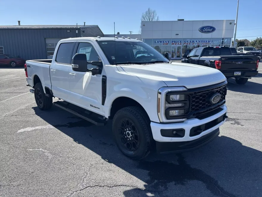 2025 Ford F-250 Lariat photo 1