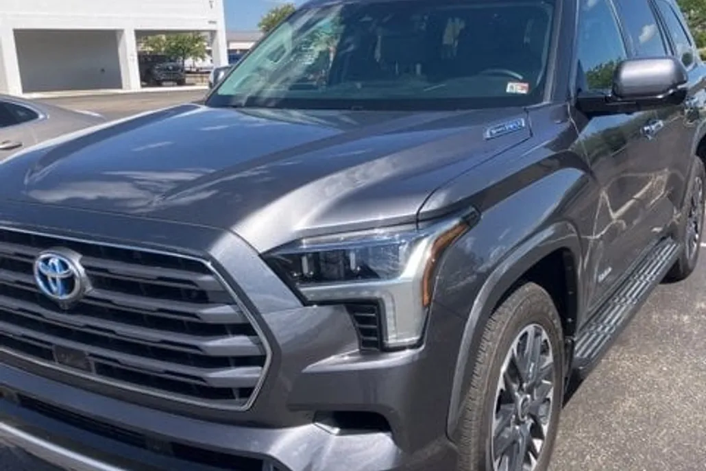 2023 Toyota Sequoia Limited photo 1