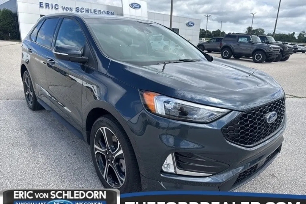 2024 Ford Edge ST photo 1