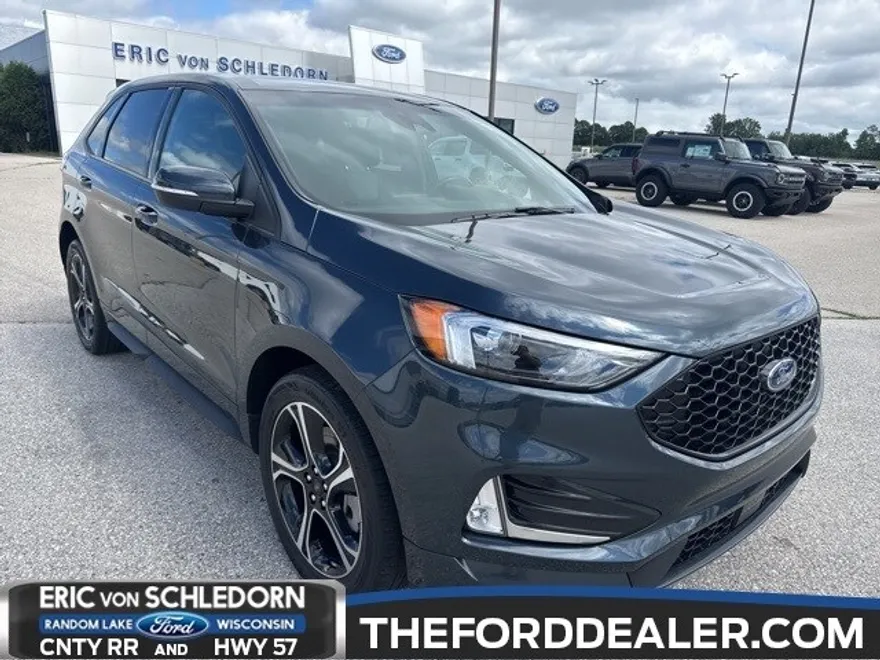 2024 Ford Edge ST photo 1